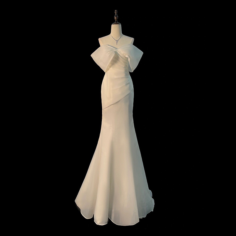 Abito da Sposa Monospalla in R - Photography Natural Lighting Basics recensione e prezzo