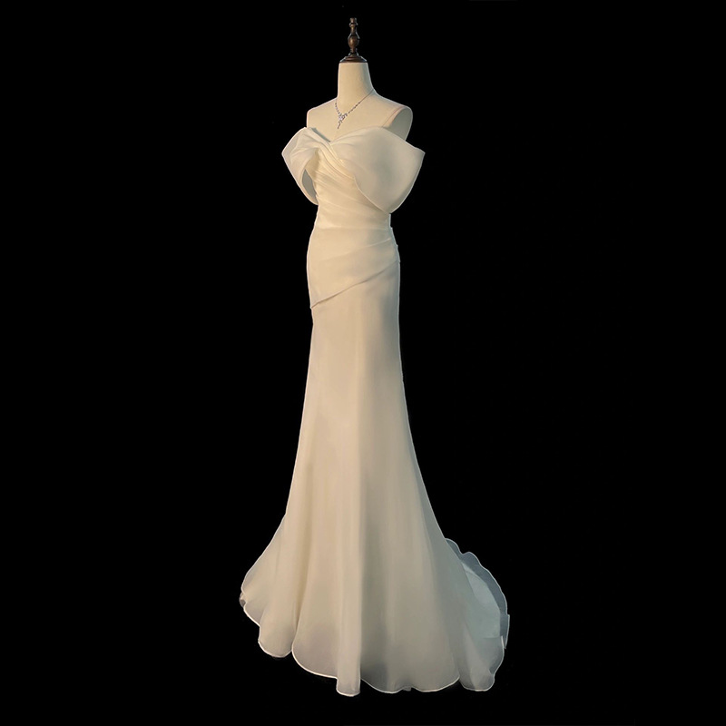 Abito da Sposa Monospalla in R - Photography Natural Lighting Basics recensione e prezzo